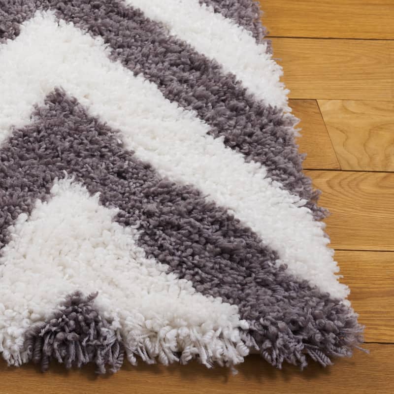 SAFAVIEH Handmade Kanesha Shag Karien Rug