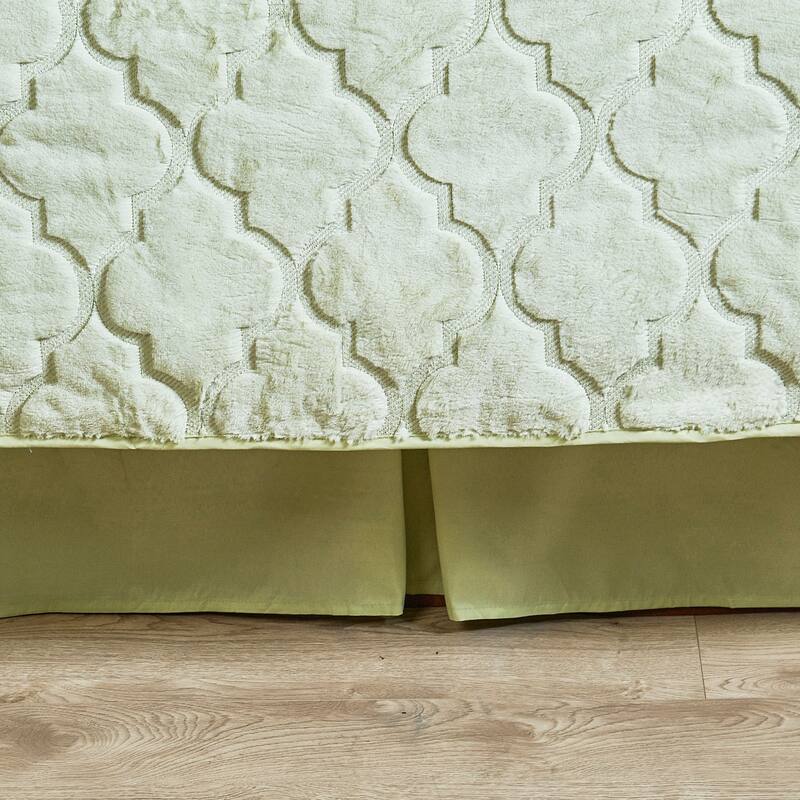 FauxFur Moroccan Design 7-piece Embroidered Quilt Set