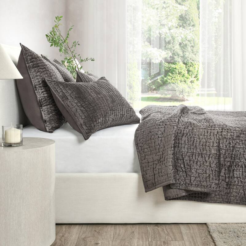 Dimitry 100% Rayon Velvet Quilt by Kosas Home