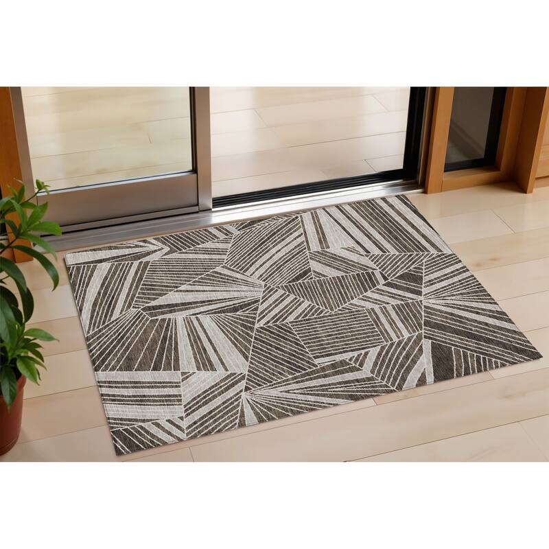 HomeRoots Geometric Transitional Rectangle Outdoor Rug - 3' x 5'