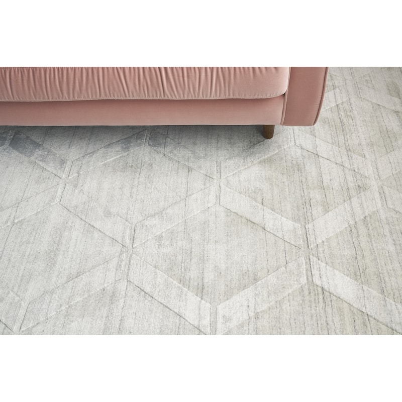 EXQUISITE RUGS Castelli Hand-loomed Bamboo Silk/Wool Ivory Area Rug.