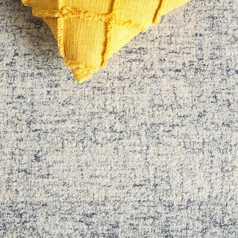 SAFAVIEH Handmade Abstract Menna Wool Rug