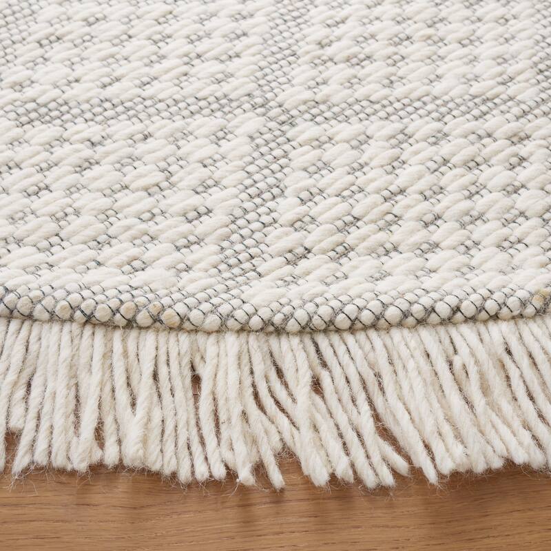 SAFAVIEH Handmade Natura Kazumi Wool Fringe Rug