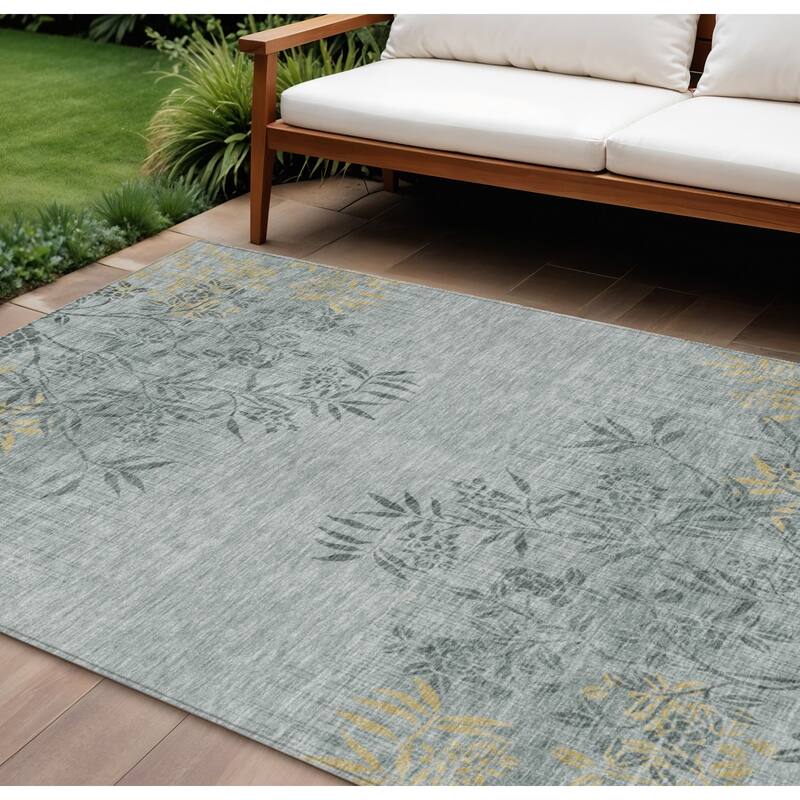 HomeRoots Floral Transitional Rectangle Outdoor Rug - 8' X 10'