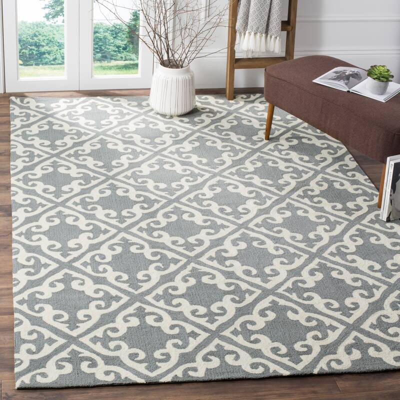 SAFAVIEH Handmade Easy Care Latanya Oriental Rug