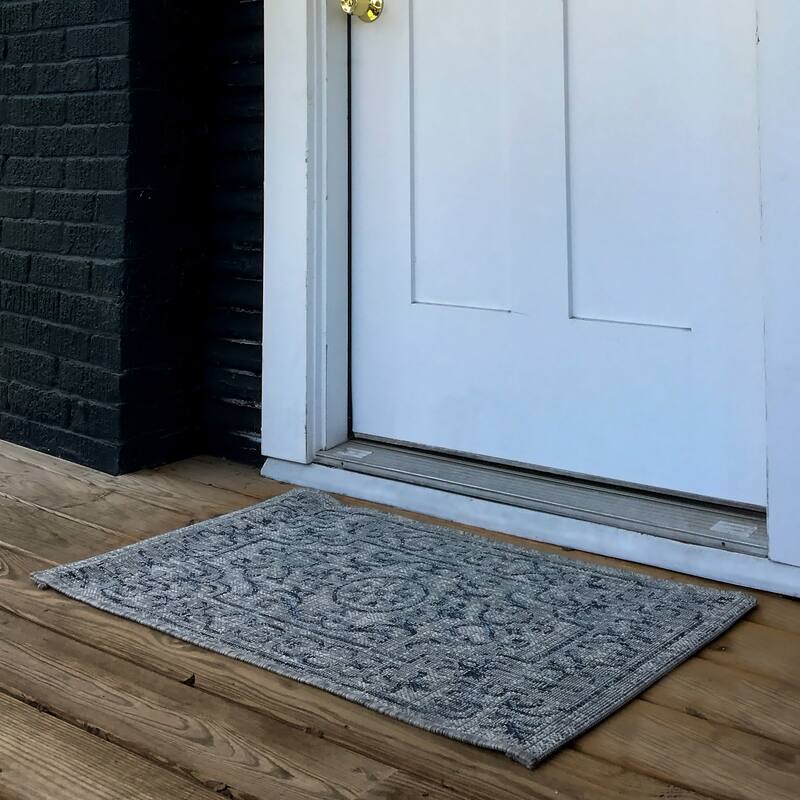 Sevita Medallion Indoor/Outdoor Rug