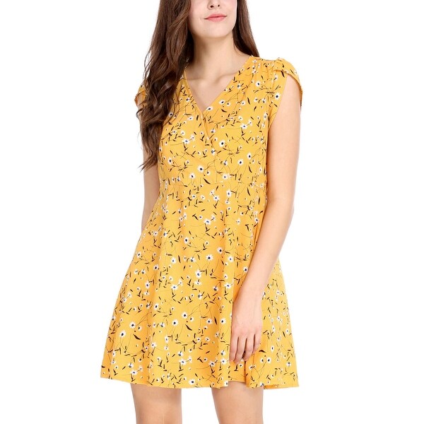 w yellow dress
