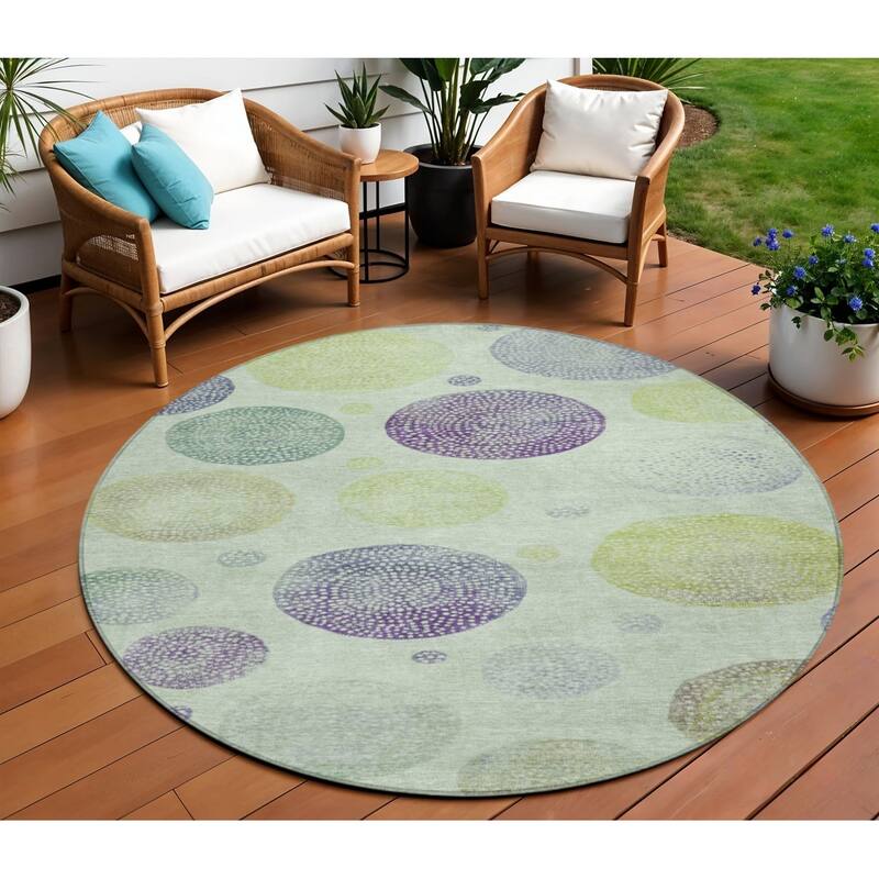 HomeRoots Geometric Transitional Rectangle Outdoor Rug - 8' Round