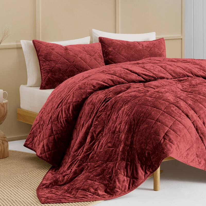 Wonderful Diamond Velvet 3 Piece Quilt Set