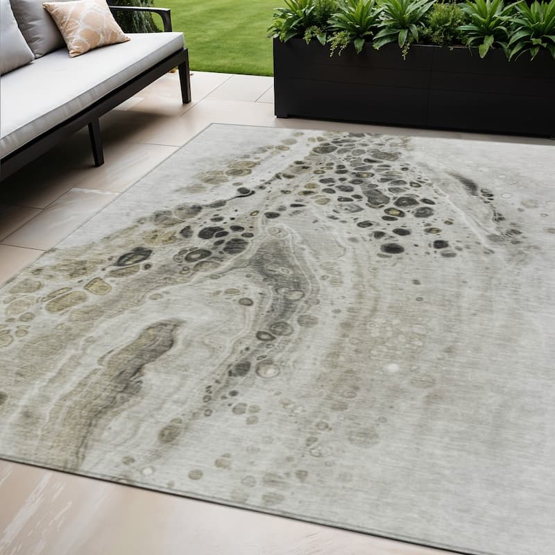HomeRoots Abstract Transitional Rectangle Outdoor Rug - 5' X 8'