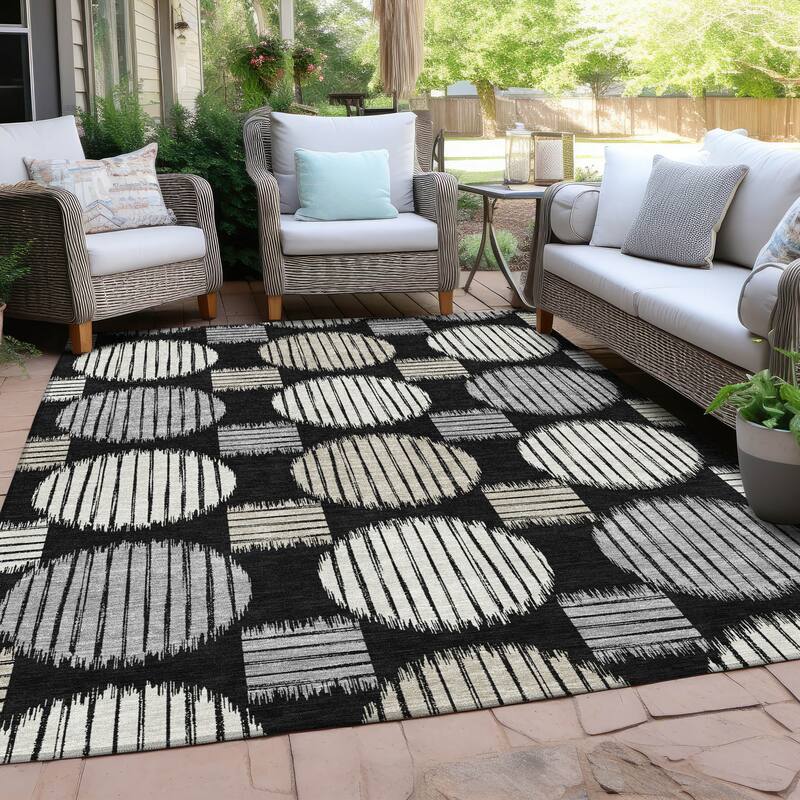 Machine Washable Indoor/ Outdoor Chantille Contemporary Dotty Rug - Black - 8' x 10'