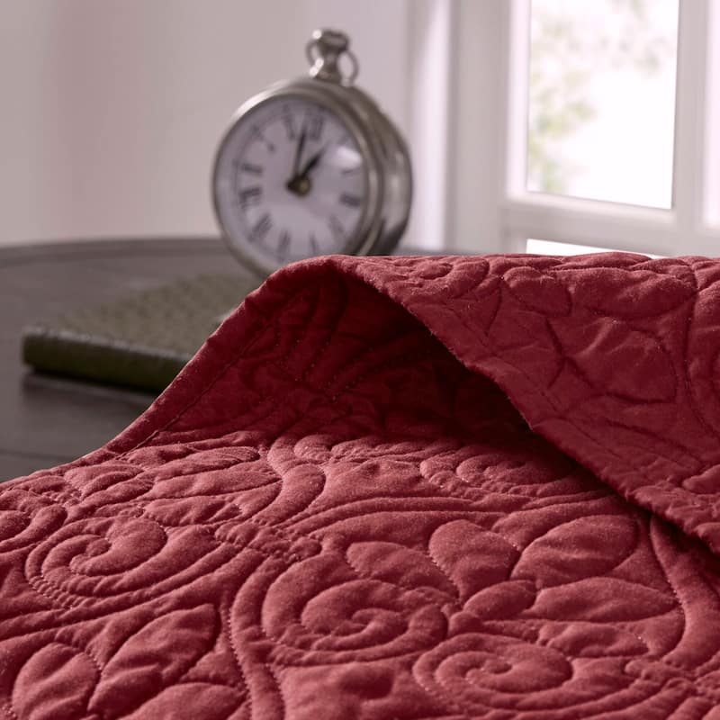 Madison Park Mansfield Reversible Oversized 3-piece Solid Texture Bedspread Quilt Set with Matching Shams