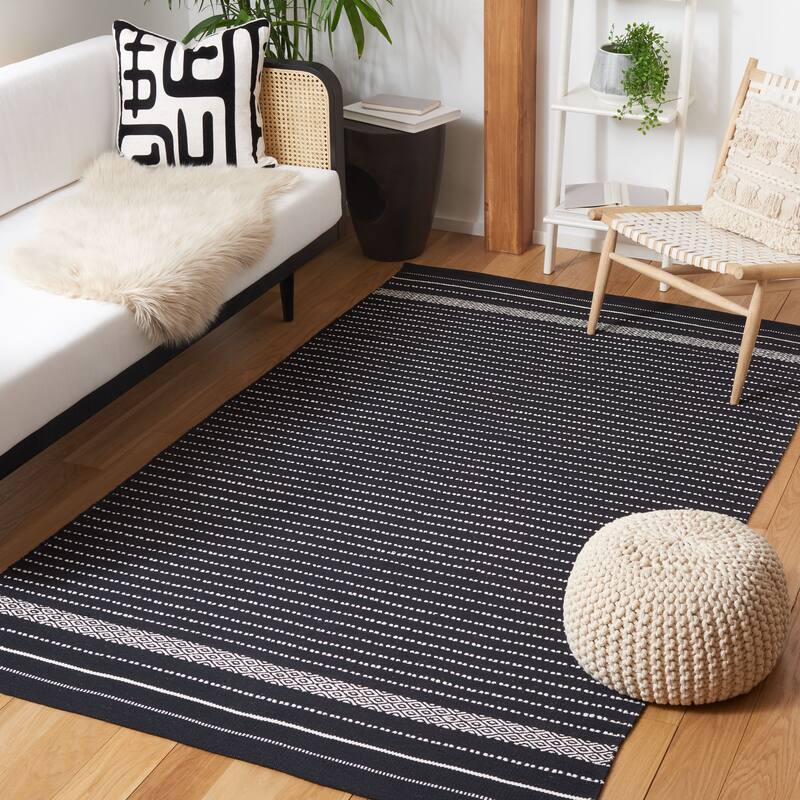 SAFAVIEH Hand-Woven Kilim Tamala Flatweave Cotton Rug - 2'3" x 5' - Black/Ivory