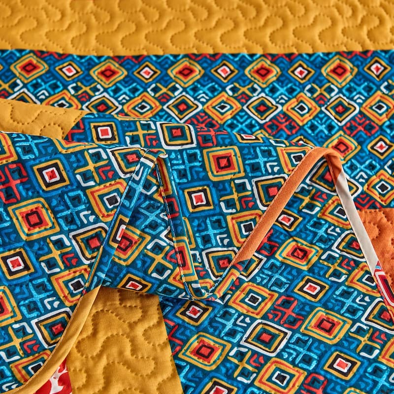 3 Piece Retro Printed Reversible Quilt Set