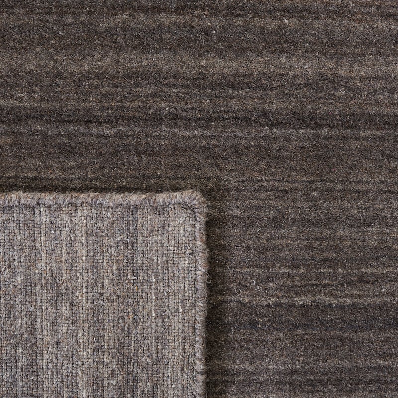 SAFAVIEH Handmade Himalaya Jessika Modern Wool Rug - 6' x 9' - Charcoal - Rectangle