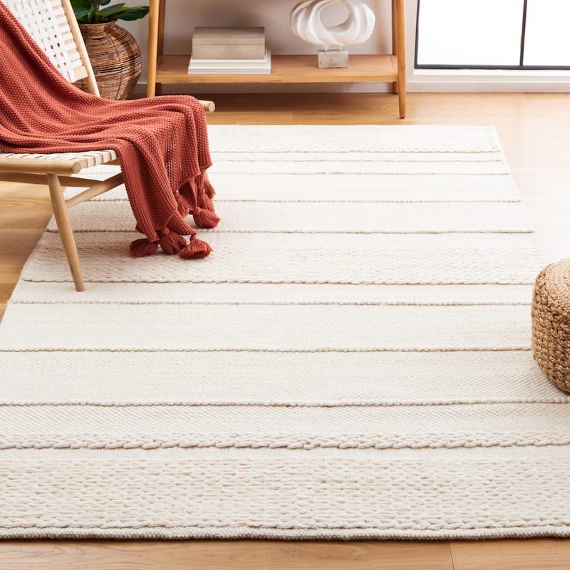 SAFAVIEH Handmade Natura Savelina Wool Rug - 6' Square - Ivory