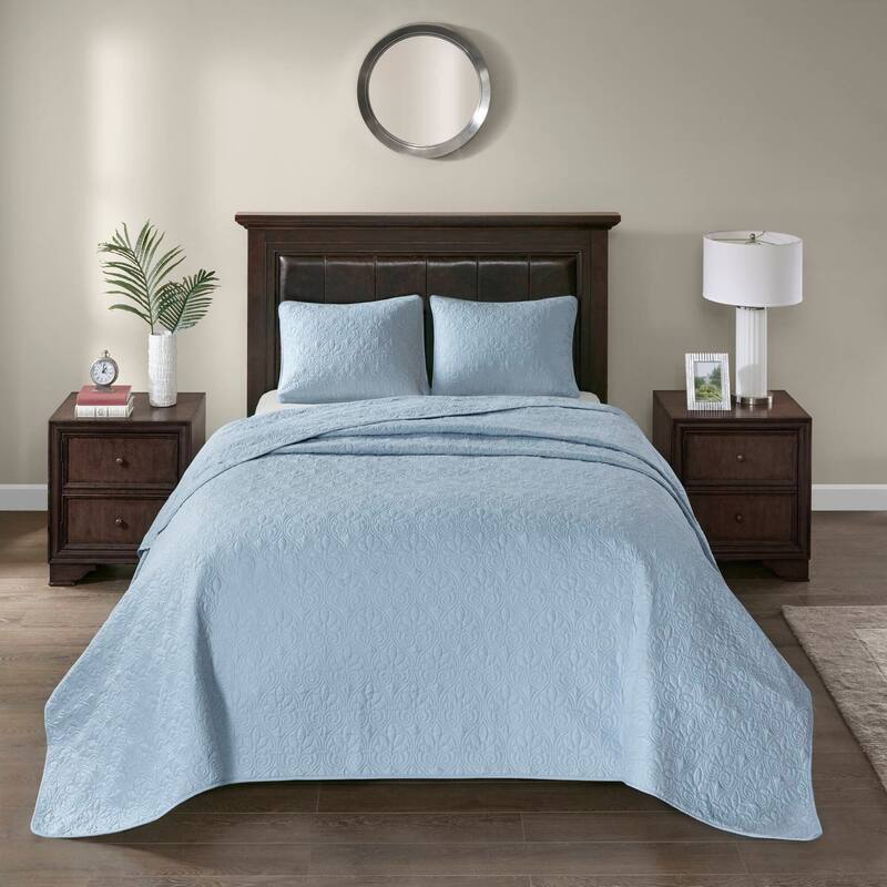 Madison Park Mansfield Reversible Oversized 3-piece Solid Texture Bedspread Quilt Set with Matching Shams