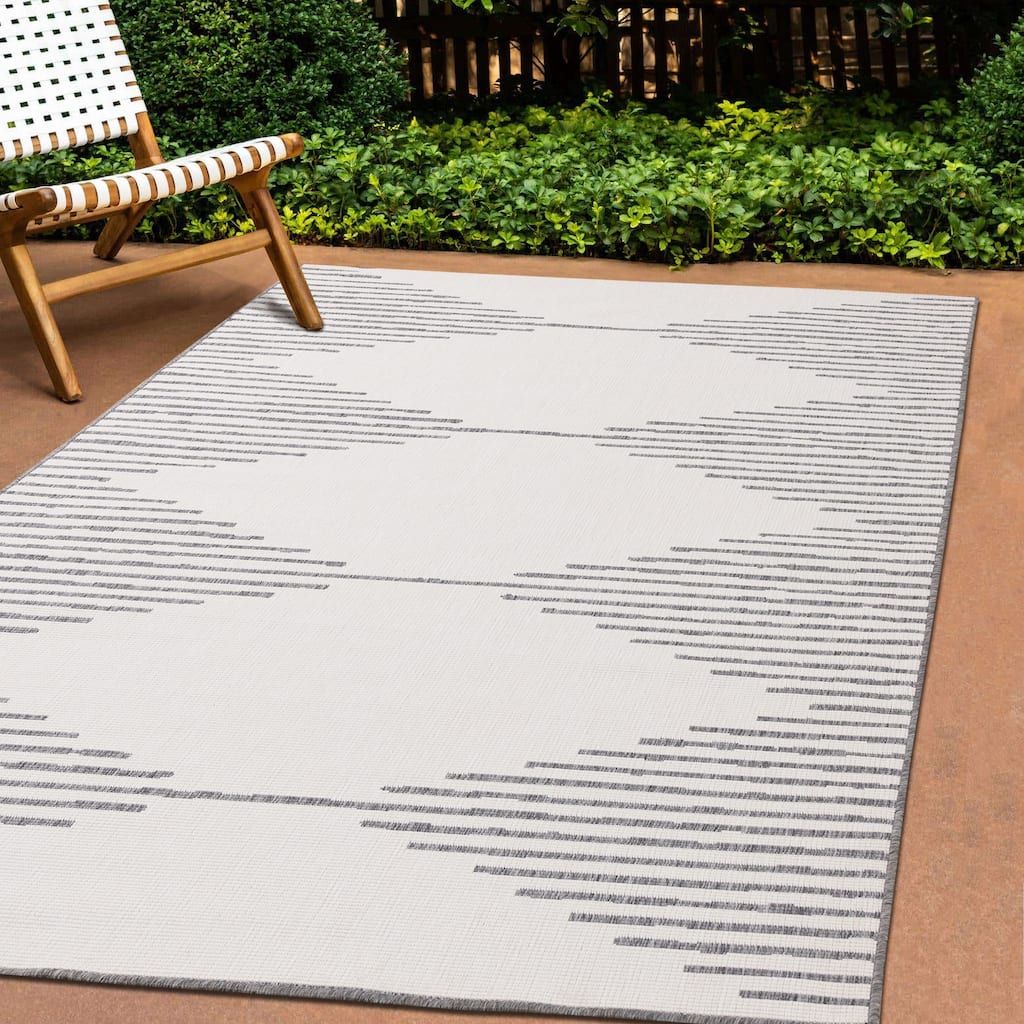 Grey Cream Reversible Horizontal Diamonds Indoor/Outdoor Area Rug.