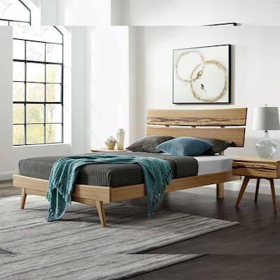 Sarah 4pc King Platform Bedroom Set with Chest in Golden