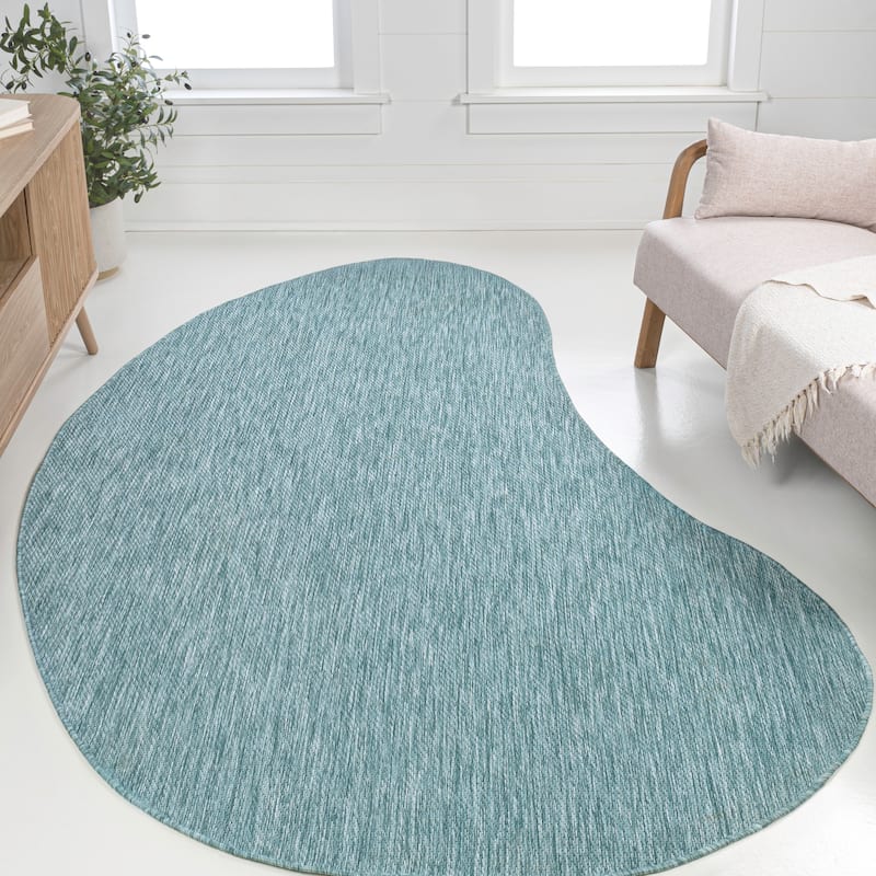 JONATHAN Y Evan Modern Rustic Organic Curve Indoor/Outdoor Shaped Area Rug - 4' x 6' - Turquoise