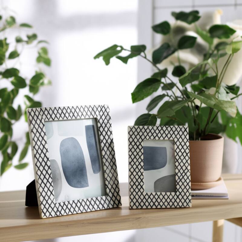Resin Modern Picture Frame Geometric Design and Textured Detailing