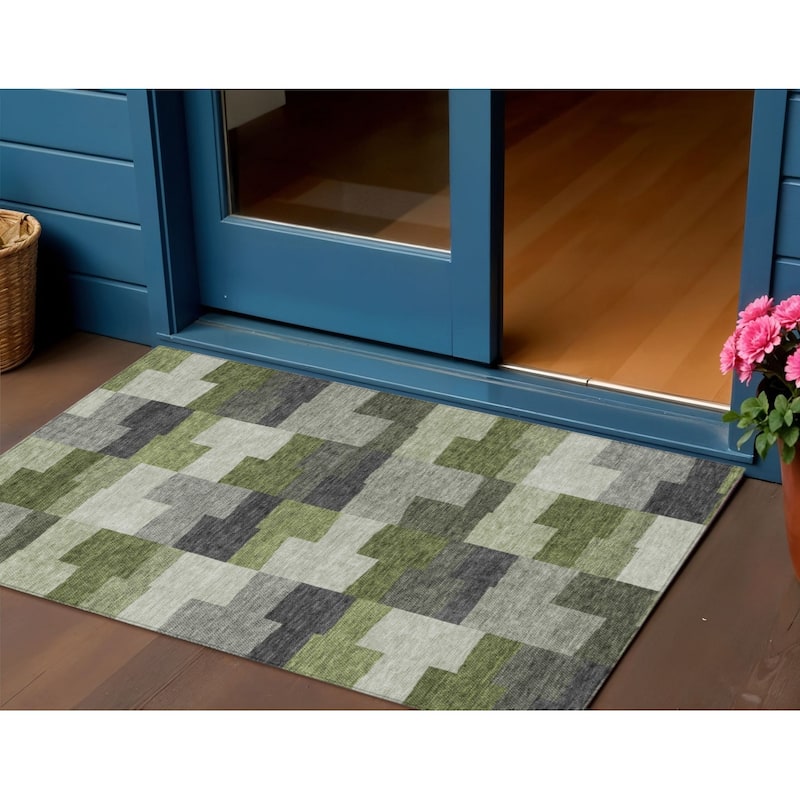 HomeRoots Geometric Transitional Rectangle Outdoor Rug - 3' x 5'