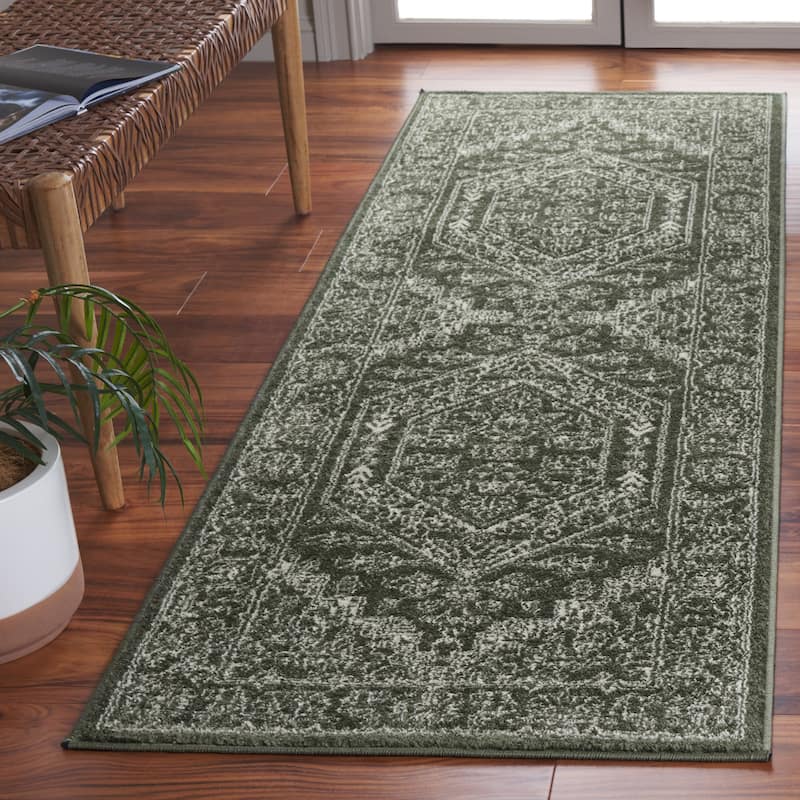 SAFAVIEH Adirondack Sian Rustic Oriental Medallion Rug - 2'6" x 8' Runner - Dark Green/Ivory