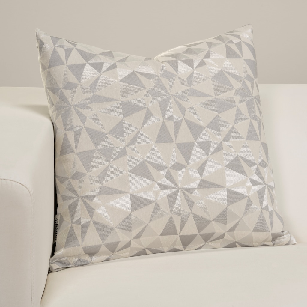 Diamond Point Designer Throw Pillow