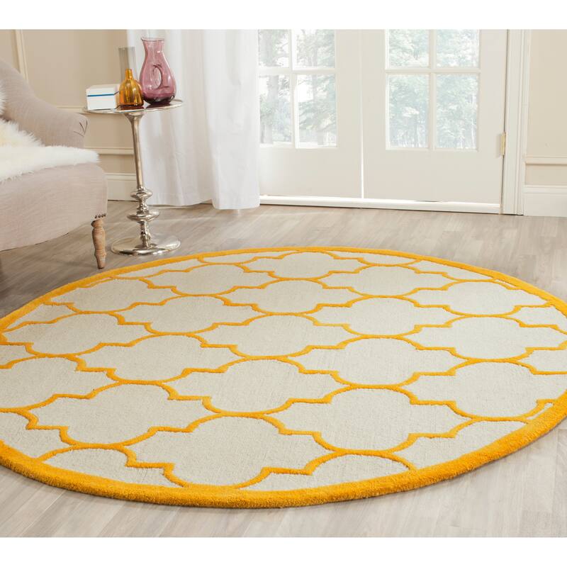 SAFAVIEH Handmade Cambridge Oddny Moroccan Trellis Wool Rug - 6' Round - Ivory/Gold