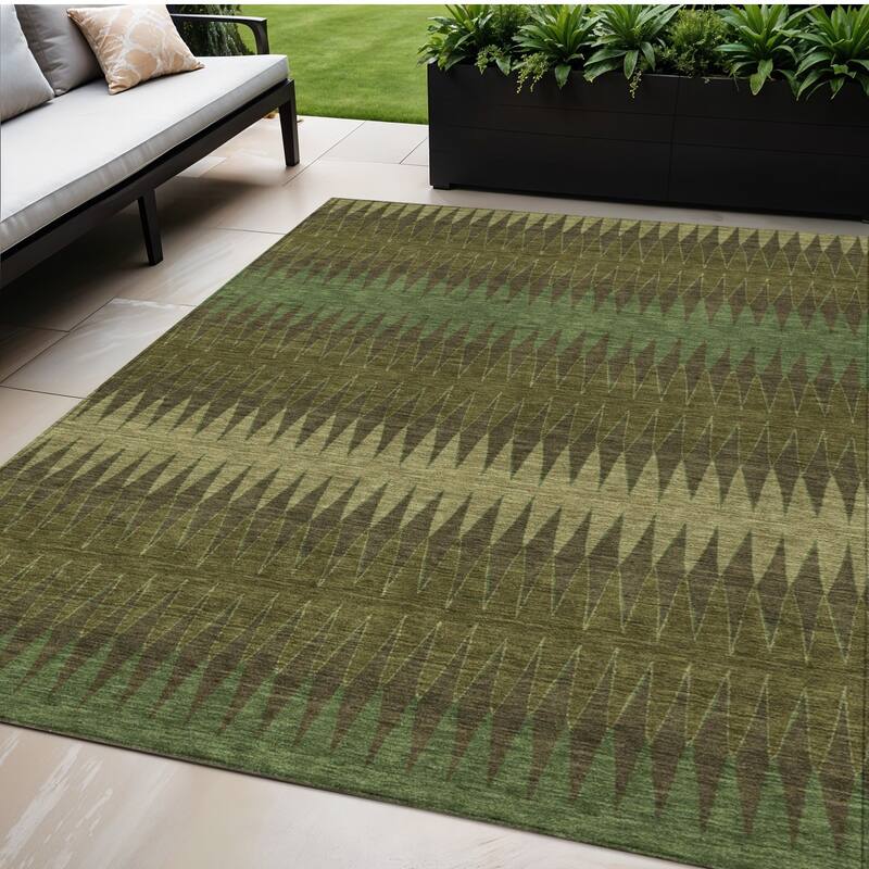 HomeRoots Striped Transitional Rectangle Outdoor Rug - 5' X 8'