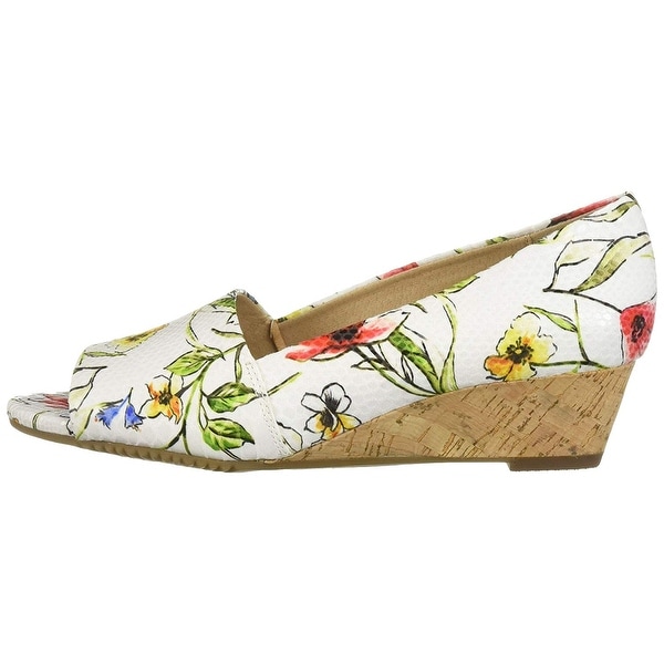 aerosoles closed toe sandals