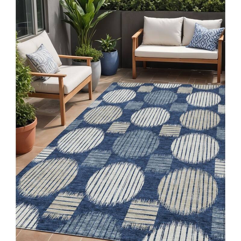 HomeRoots Geometric Transitional Rectangle Outdoor Rug - 5' X 8'