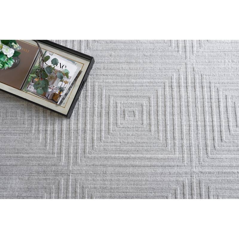 Exquisite Rugs Castelli Handmade Handloomed Bamboo Silk/New Zealand Wool Light Silver Area Rug.