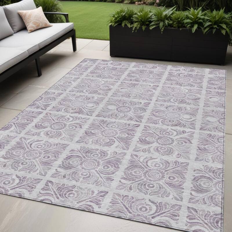 HomeRoots Medallion Transitional Rectangle Outdoor Rug - 5' X 8'