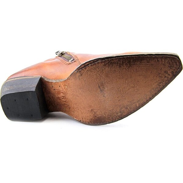 frye sacha metal plate shortie