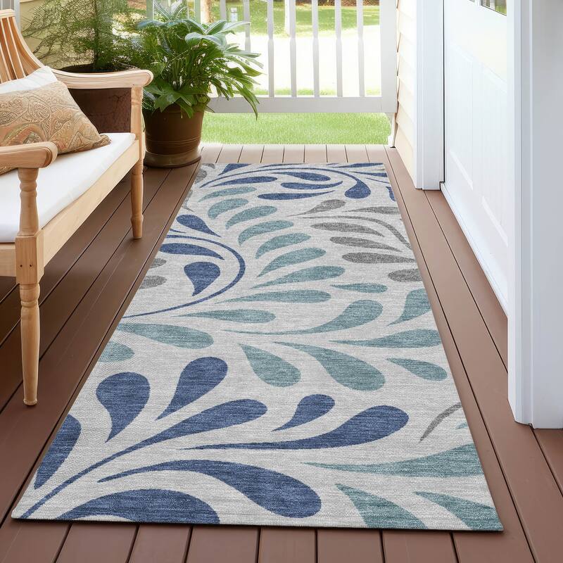 Machine Washable Indoor/ Outdoor Floral Arabesque Chantille Rug - Silver - 2'3" x 7'6"