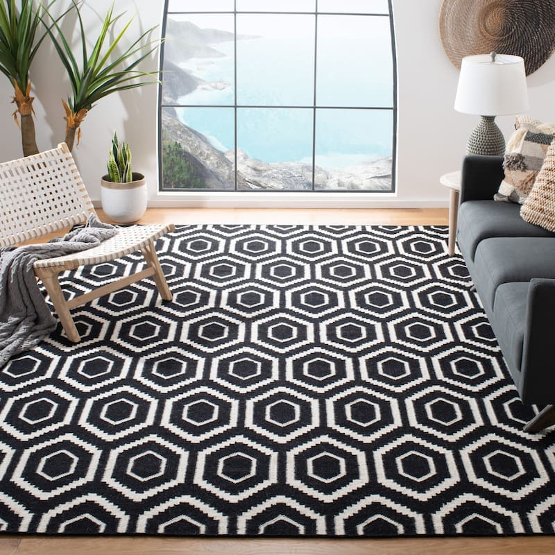 SAFAVIEH Handmade Flatweave Dhurries Roya Modern Moroccan Wool Rug - 10' x 14' - Black/Ivory
