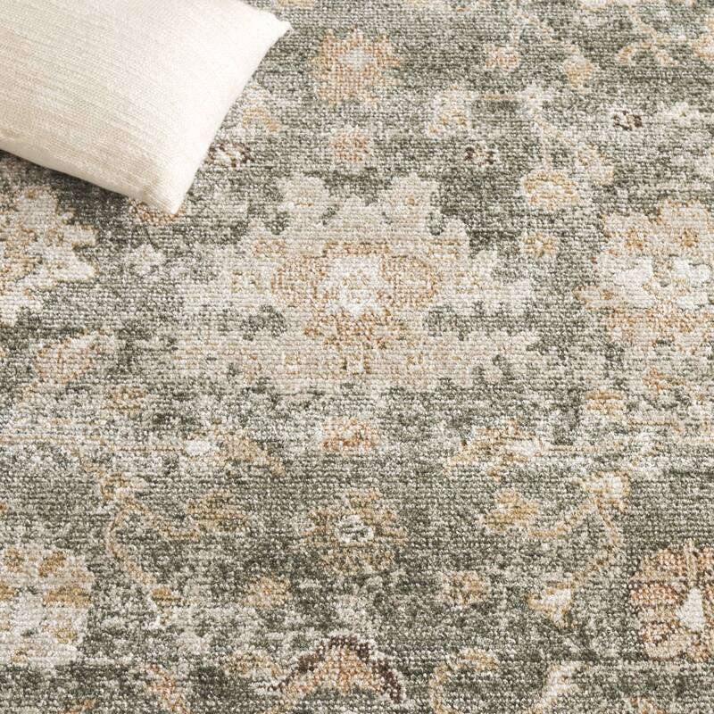 SAFAVIEH Hazel Maibrit Traditional Oriental Rug