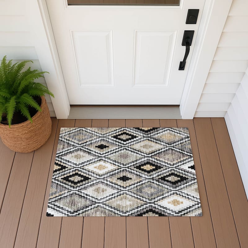 Machine Washable Indoor/ Outdoor Global Geo Chantille Rug - Black - 1'8" x 2'6"