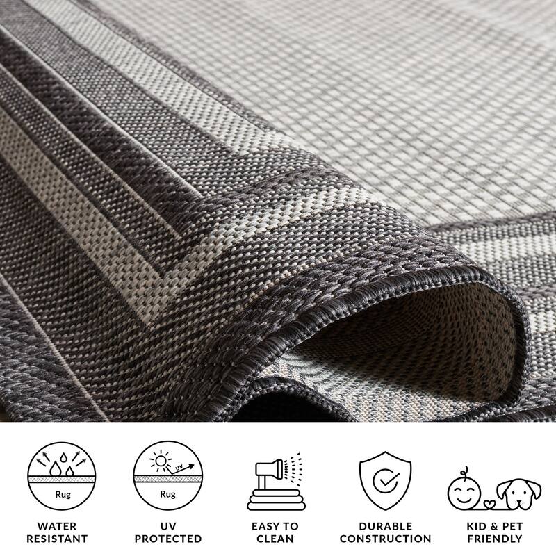 SAFAVIEH Courtyard Vickie Indoor/Outdoor Waterproof Patio Backyard Rug