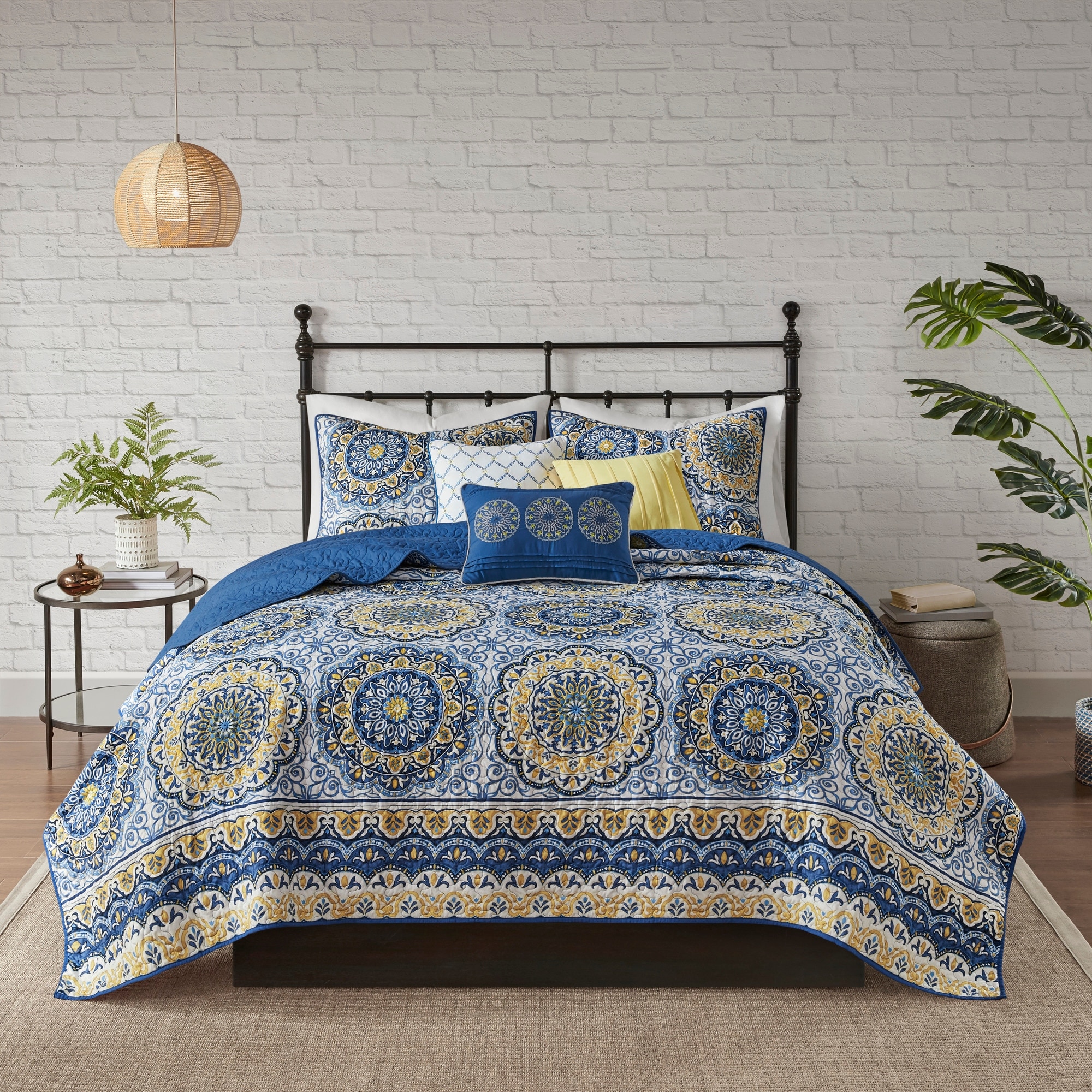Madison Park Tangiers 6 Piece Reversible Quilt Set with Throw Pillows