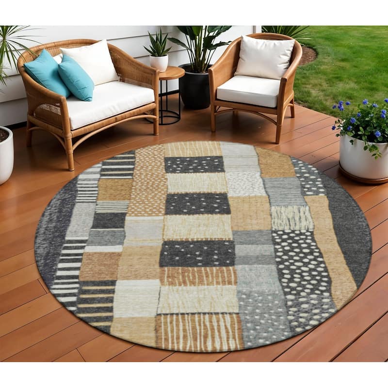 HomeRoots Geometric Transitional Rectangle Outdoor Rug - 8' Round