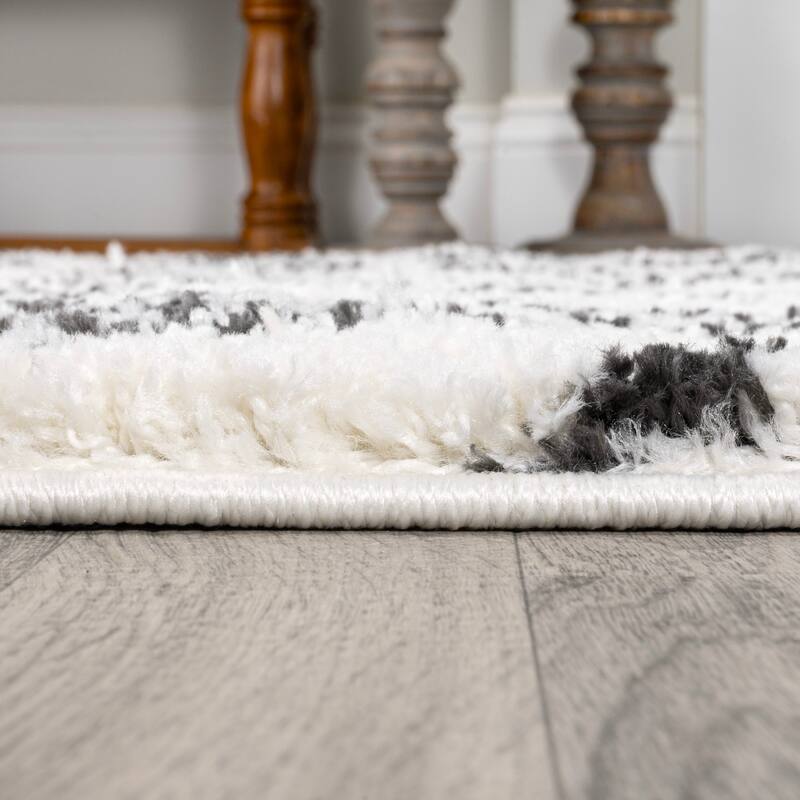 JONATHAN Y Sura Moroccan Diamond Shag Area Rug