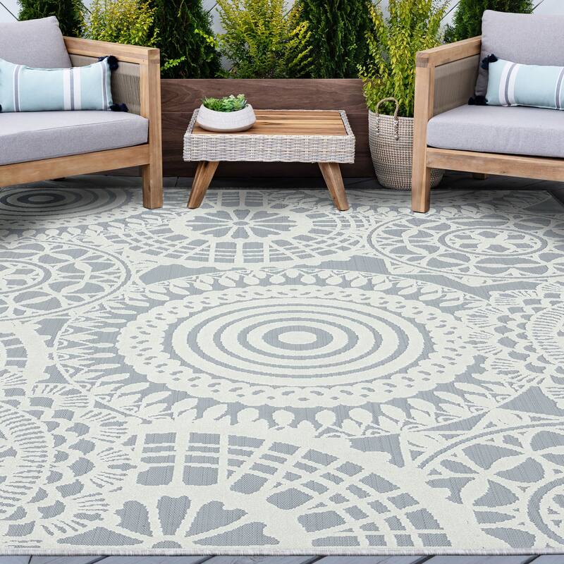 Cruise Bohemian & Eclectic Geometric Indoor/Outdoor Area Rug - 5'3'' x 7'3'' - Blue/White