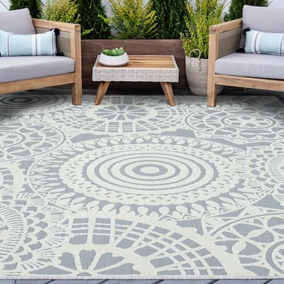 Cruise Bohemian & Eclectic Geometric Indoor/Outdoor Area Rug