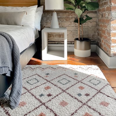 Catrin Diamond Trellis Shag Area Rug