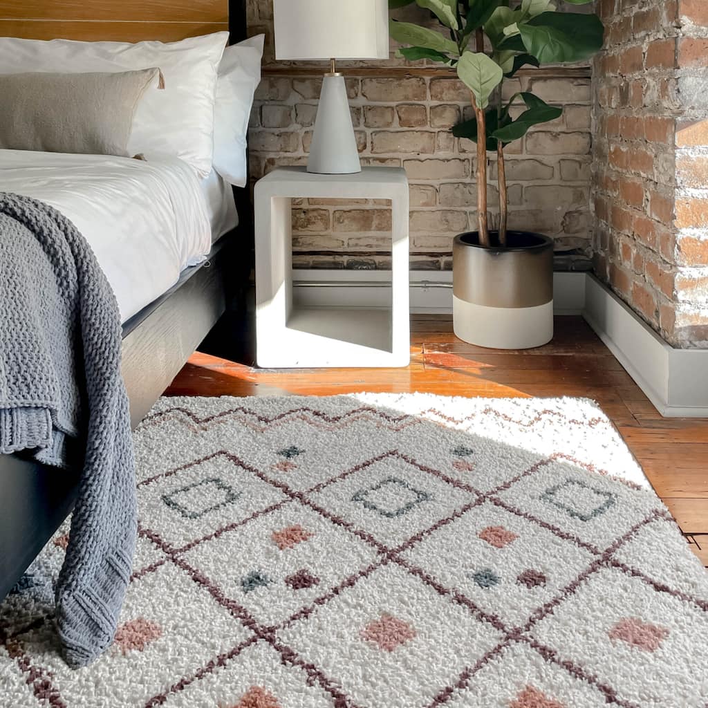 Catrin Diamond Trellis Shag Area Rug
