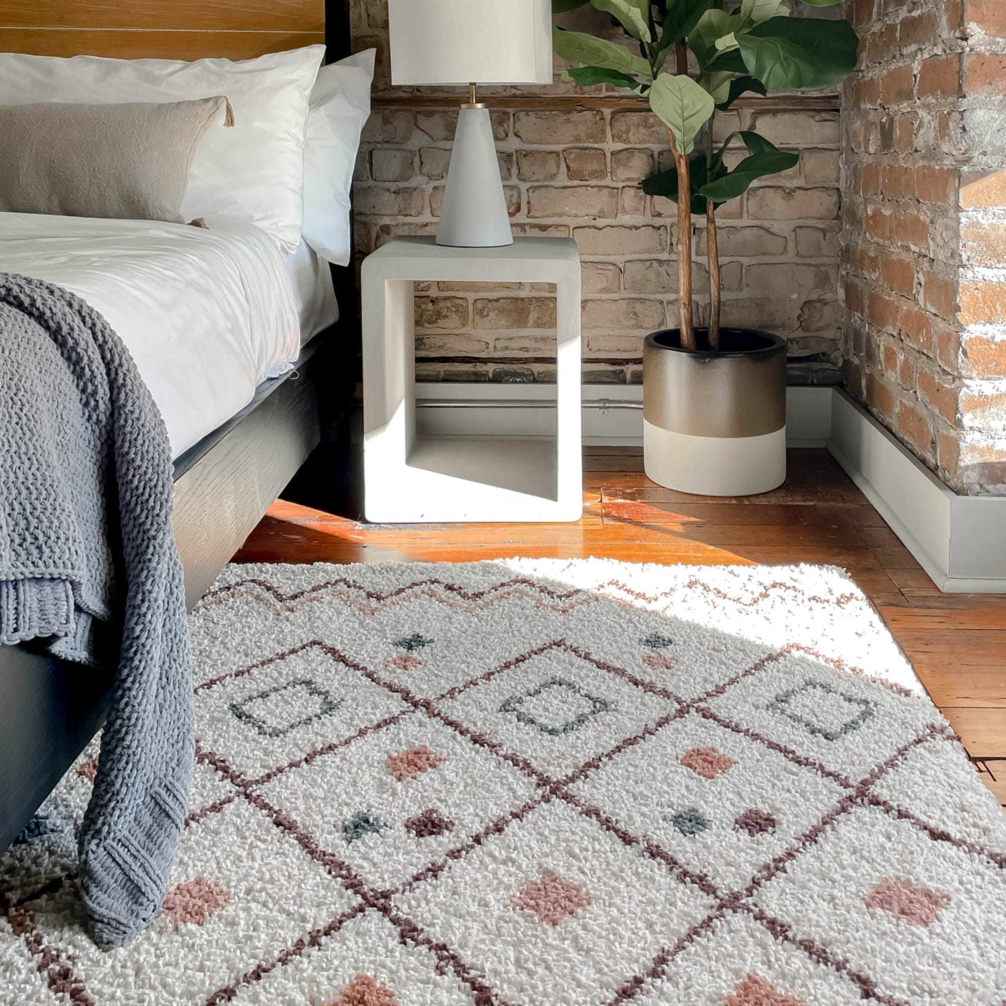 Catrin Diamond Trellis Shag Area Rug