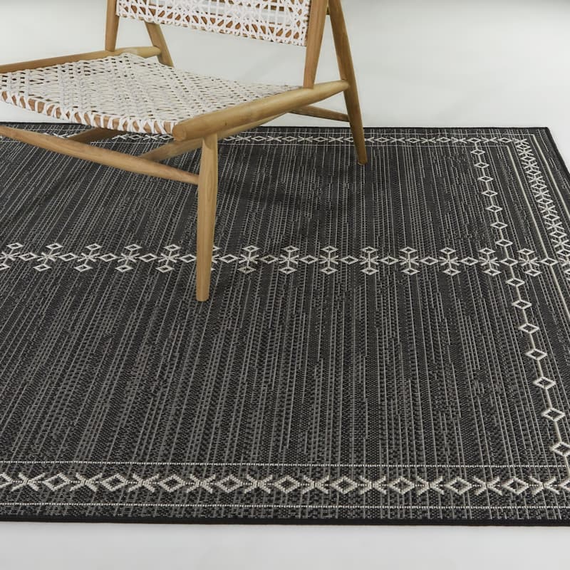 Benet Recycled Tribal Indoor/Outdoor Area Rug