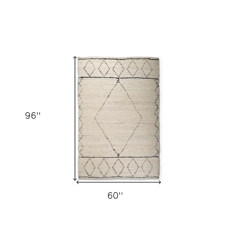 HomeRoots Geometric Modern Rectangle Area Rug - 96 in. x 60 in. x 0.4 in.